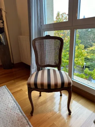 Mesa de comedor y 4 sillas