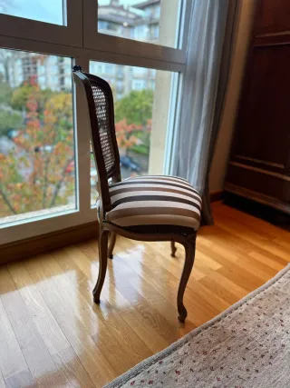 Mesa de comedor y 4 sillas