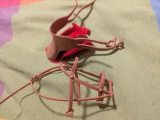 Silla de montar y riendas Barbie