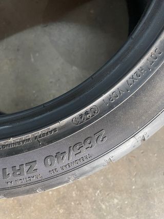 Juego 4 Neumáticos Kumho 235/40 18 y 265/40 18