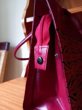 Bolso rojo piel estampado