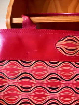 Bolso rojo piel estampado