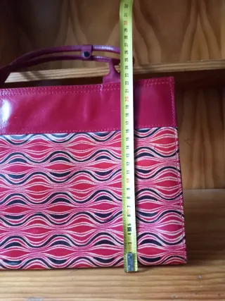 Bolso rojo piel estampado