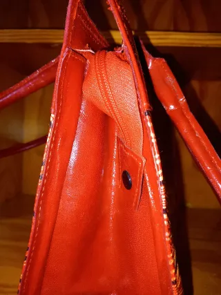 Bolso rojo piel estampado
