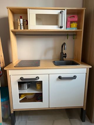 Cocinita de juguete de madera