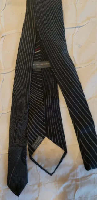 Corbata Jean Luis Scherrer Negra Rayas Multicolor.