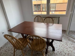 Mesa de comedor antigua restaurada