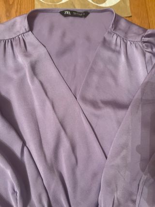 Blusa ZARA cruzada TL morada como nueva