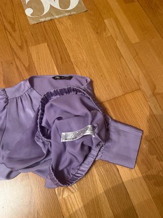 Blusa ZARA cruzada TL morada como nueva