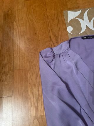 Blusa ZARA cruzada TL morada como nueva