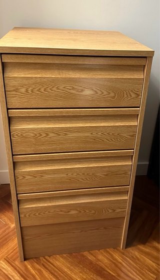 Cómoda de madera con 4 cajones