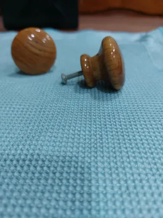 Tiradores de madera para armario