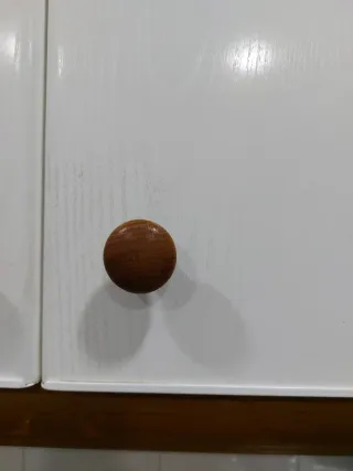 Tiradores de madera para armario