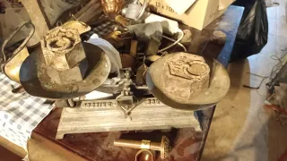 Báscula antigua de pesas