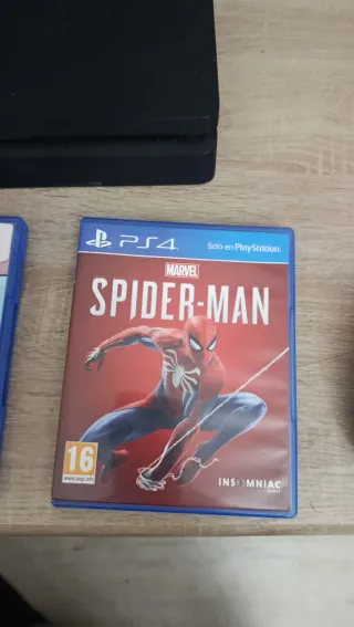 PS4 (PlayStation 4) Negra + 3 Juegos