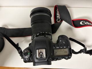Canon EOS 6D Mark II + objetivo 40 mm + micrófono