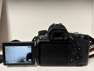 Canon EOS 6D Mark II + objetivo 40 mm + micrófono