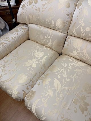 Sofá de 2 plazas tela floral beige y dorado