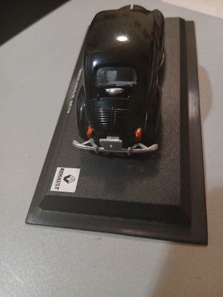 Modellino Renault 4CV nero