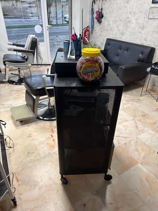 Recibidor metálico y madera