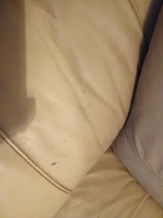 Sofá de piel beige algún roce en la piel muy comod