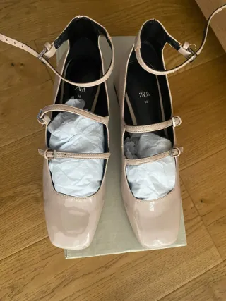 Scarpe rosa con cinturino alla caviglia