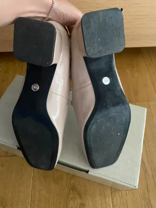 Scarpe rosa con cinturino alla caviglia