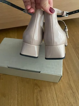 Scarpe rosa con cinturino alla caviglia