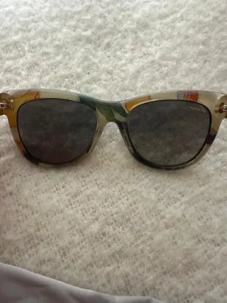 Occhiali da sole Gucci neri e grigi