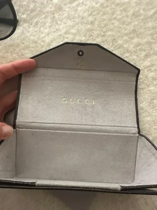 Occhiali da sole Gucci neri e grigi
