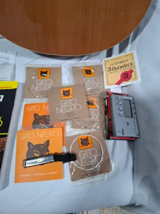 Guitarra Española Alhambra + Accesorios
