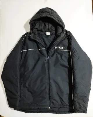 Chaqueta Nike Vintage Negra con Rayas Blancas