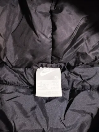 Chaqueta Nike Vintage Negra con Rayas Blancas