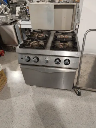 Cocina industrial 4 fuegos