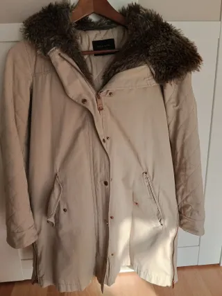 Chaquetón Zara Beige con Capucha y Borrego