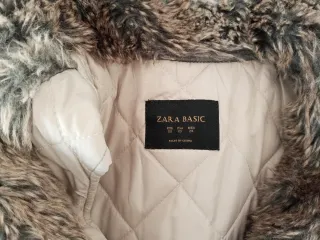 Chaquetón Zara Beige con Capucha y Borrego