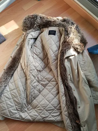 Chaquetón Zara Beige con Capucha y Borrego