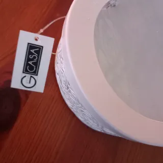 Contenitore a forma di cuore bianco