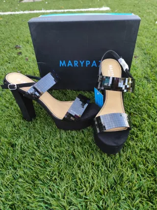 Tacones Mary Paz Negros y Plateados