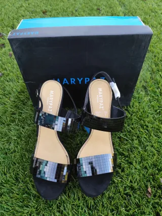 Tacones Mary Paz Negros y Plateados