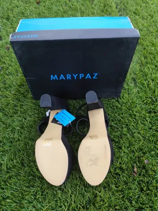 Tacones Mary Paz Negros y Plateados