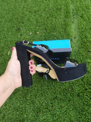 Tacones Mary Paz Negros y Plateados