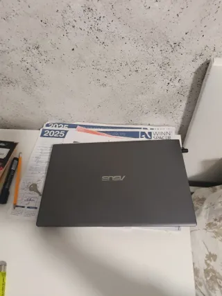 Asus Vivobook Intel Core i3 Gris y funda