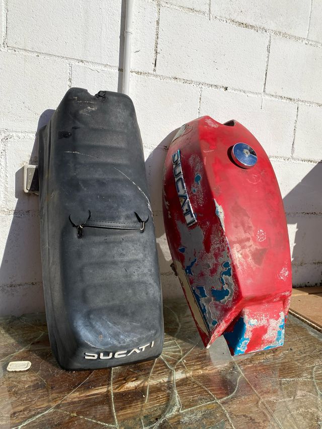 Asiento y depósito Ducati