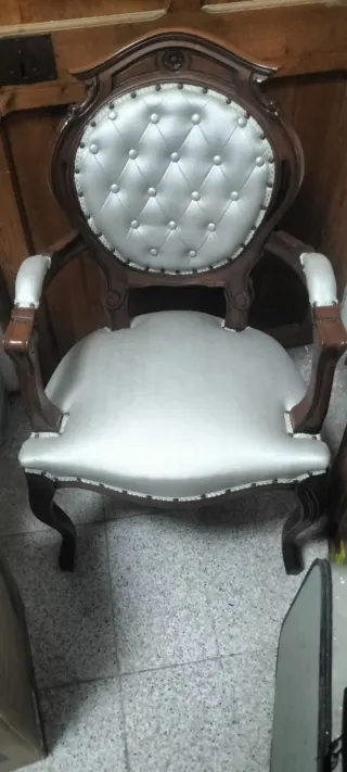 Sofá y 2 sillas isabelinas madera y tela