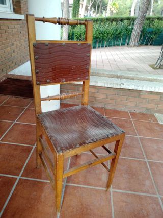 sillas de madera antiguas en buen estado