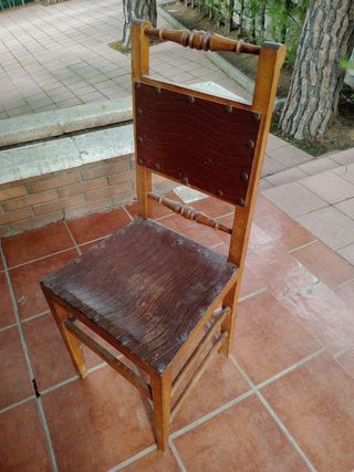 sillas de madera antiguas en buen estado
