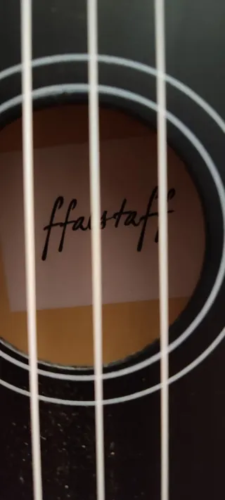 Ukelele Negro satinado