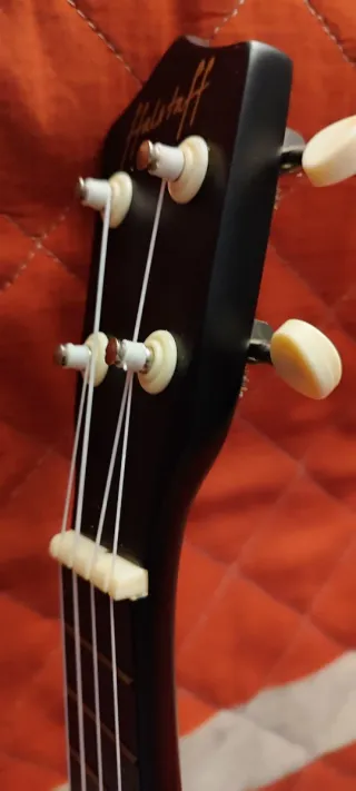 Ukelele Negro satinado