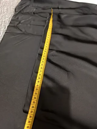 Conjunto chaqueta y falda satén negro